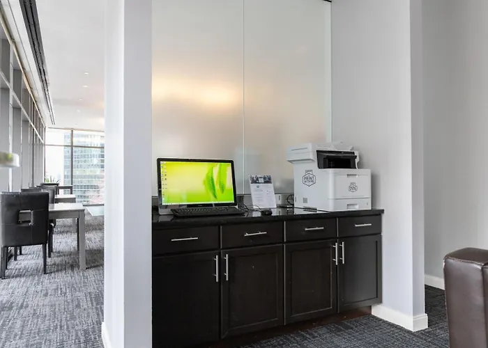 Loop 1br W Gym Pool Lounge 1 Block From L Chi-695 *