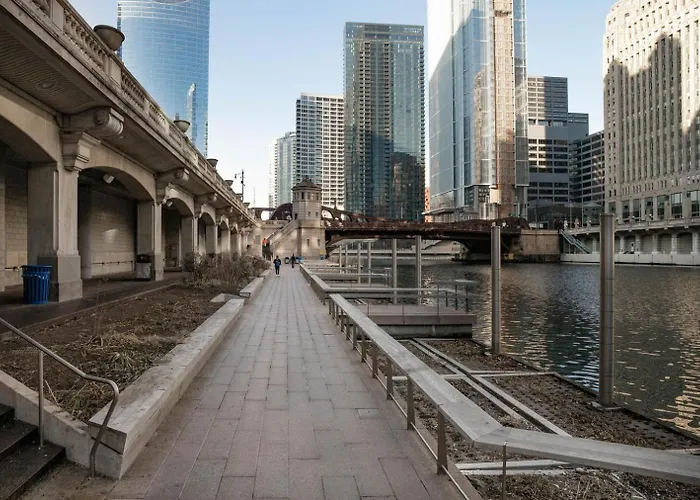Loop 1br W Gym Pool Lounge 1 Block From L Chi-695 Chicago